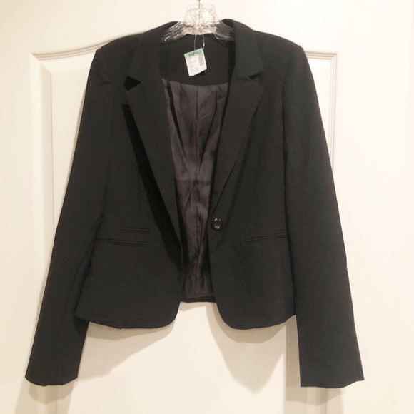 Papaya Jackets & Blazers - NWT Papaya Black Single Button Blazer